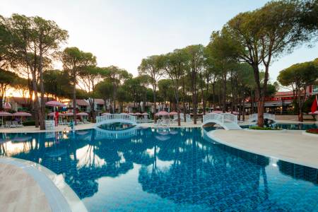 SELECTUM LUXURY RESORT Pools & Beach
